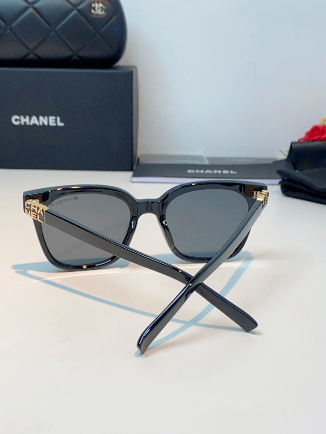 【新作到着】Chanel ハイセンスデザインサングラス「遮光レンズ搭載」