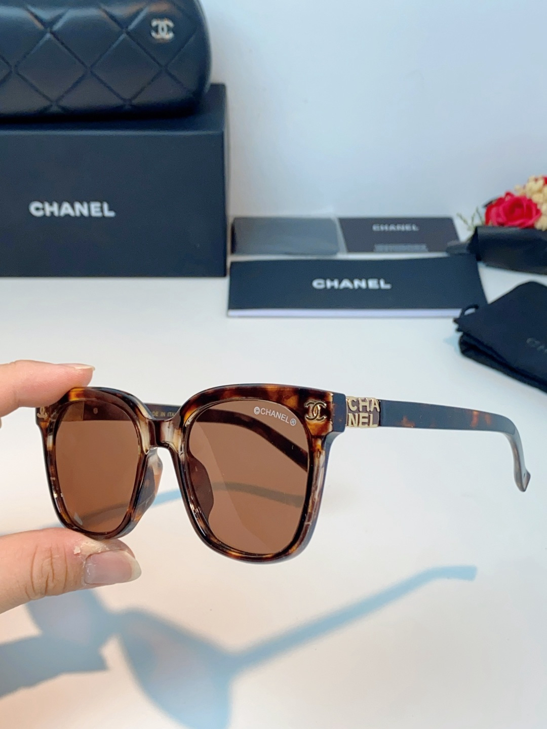 【新作到着】Chanel ハイセンスデザインサングラス「遮光レンズ搭載」