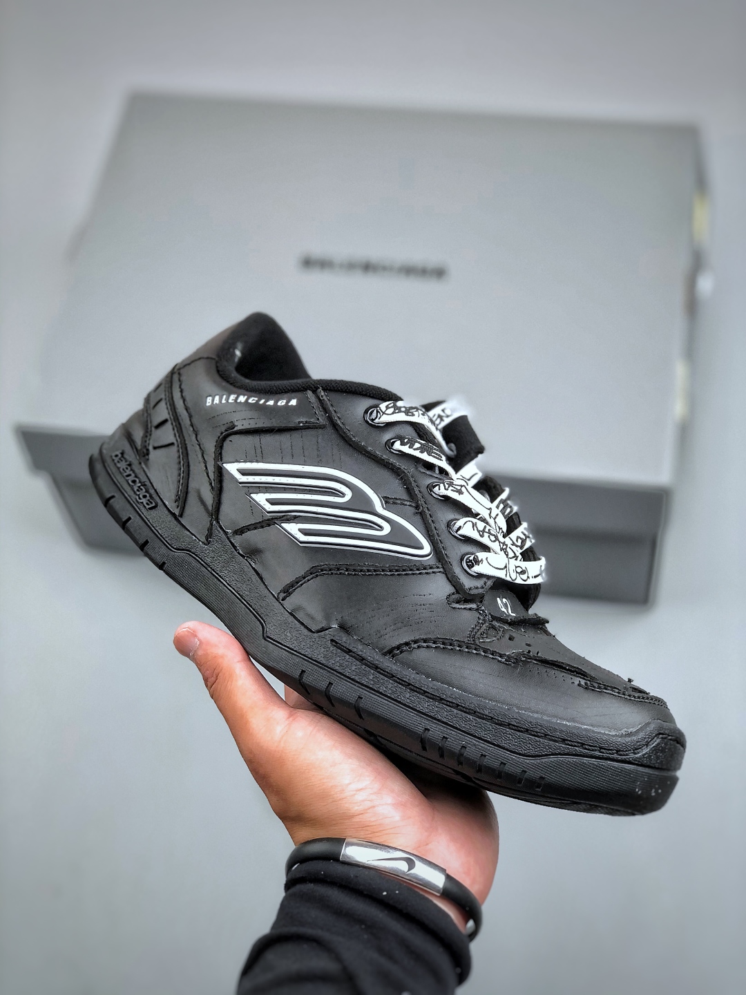 バレンシアガ［Balenciaga］Hamptons Worn-out メンズスニーカー