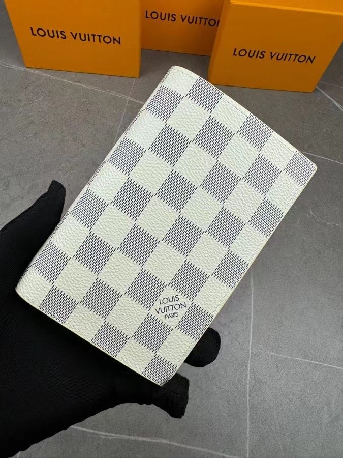 ルイ・ヴィトン パスポートカバー クーヴェルテュール･パスポール