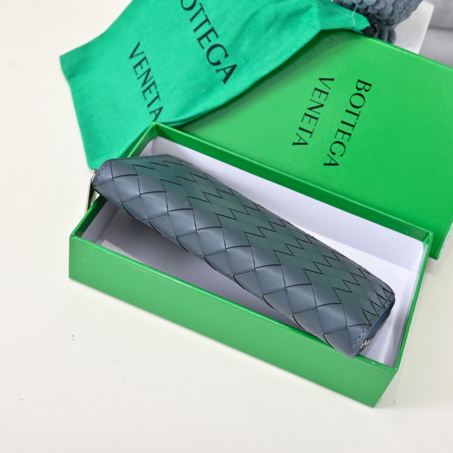 ボッテガ?ヴェネタ「Bottega Veneta」 カセット ロングウォレット