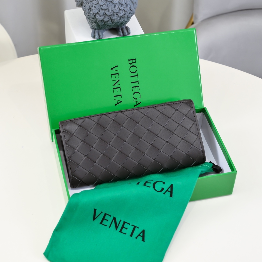 ボッテガ?ヴェネタ「Bottega Veneta」 カセット ロングウォレット