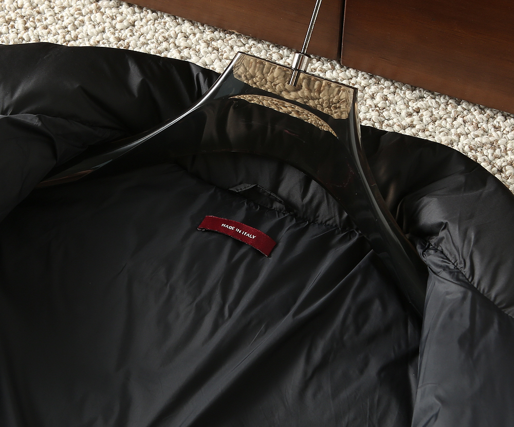 グッチ「Gucci」秋冬ダウンジャケット スタンドカラー