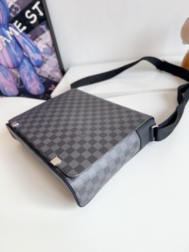 ルイ・ヴィトン「Louis Vuitton」ディストリクト メッセンジャーバッグ