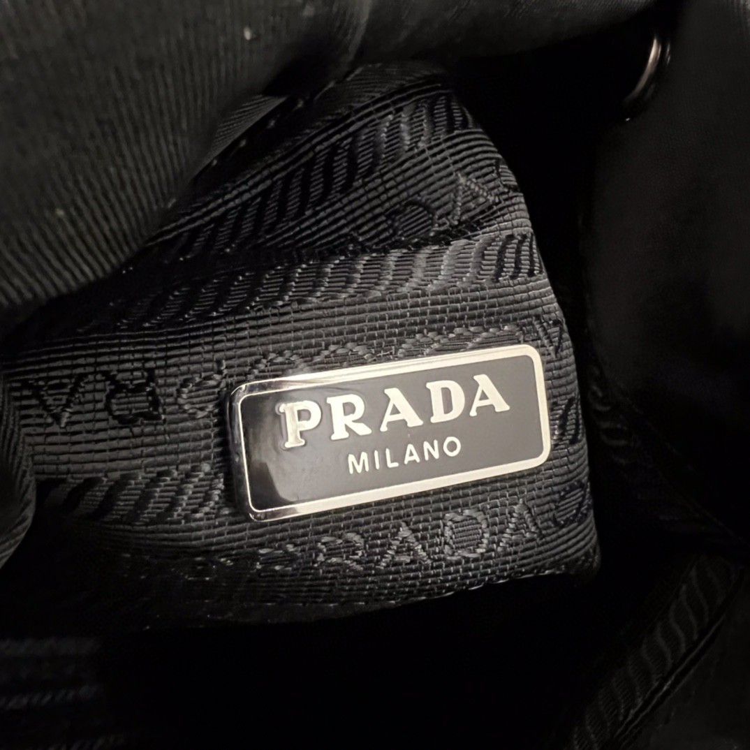 プラダ「Prada」ピコティン バケットバッグ モデ