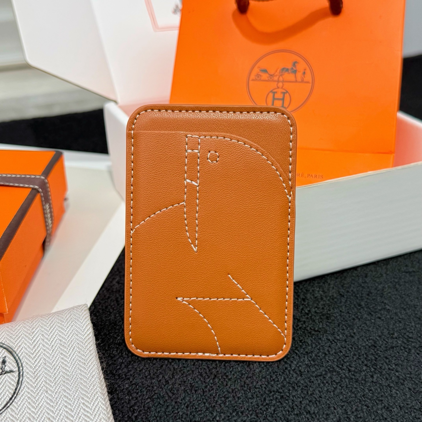 【限定新入荷】エルメス Cheval MagSafe 本革カードケース「12 シリーズ以降全 iPhone 対応」