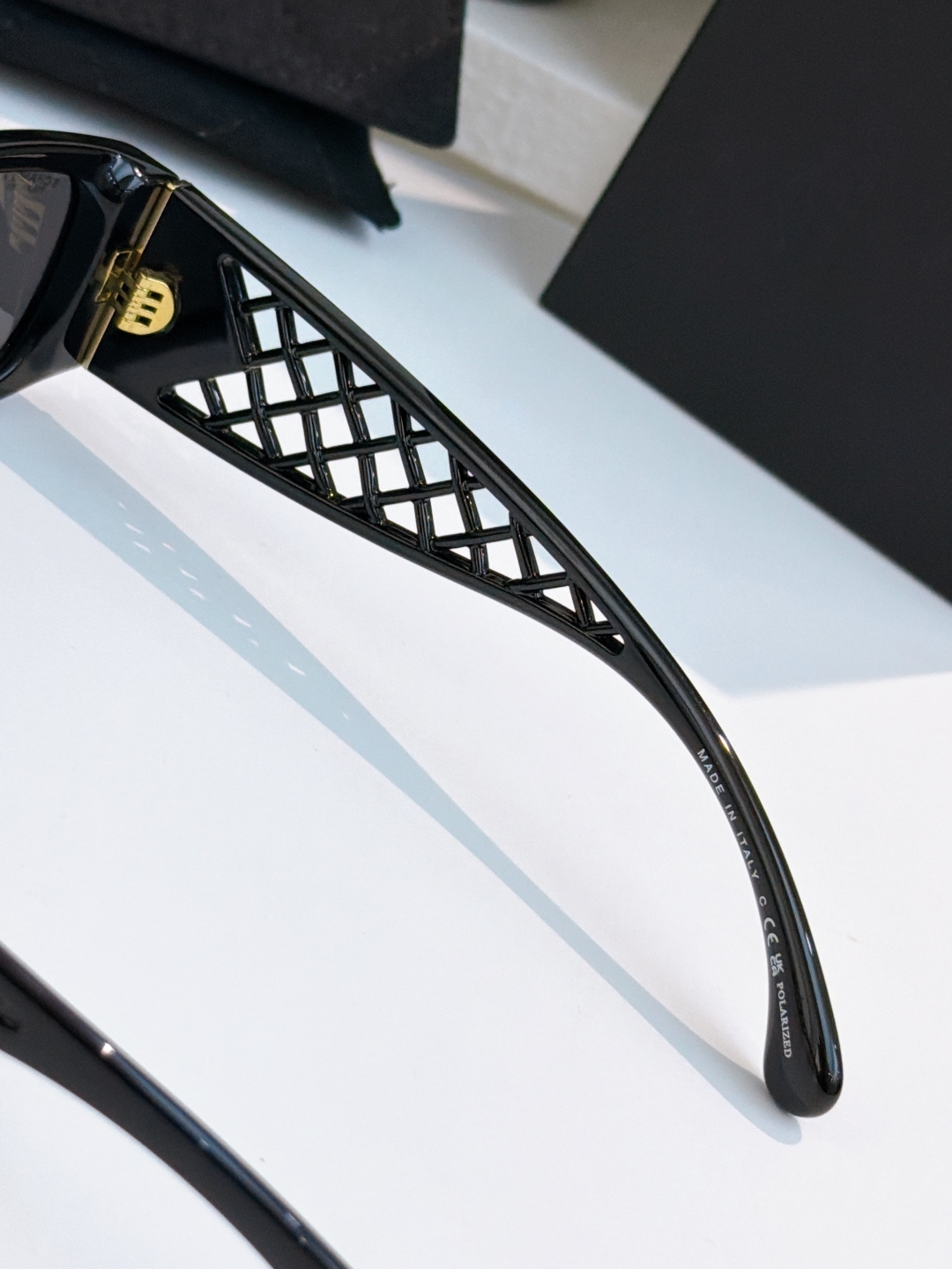 【新作到着】Chanel ハイセンスデザインサングラス「遮光レンズ搭載」