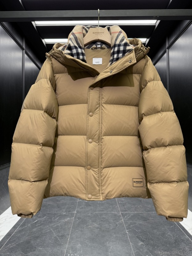 バーバリー「Burberry」クラシックウールチェックカラーナイロンダウンジャケット