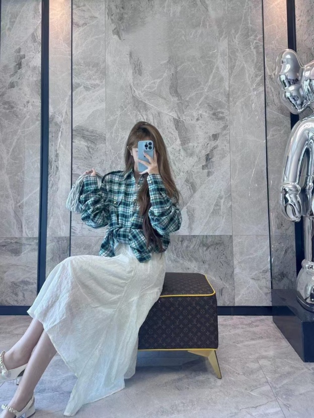 CELINE セリーヌ 24Fw  緑色のチェック柄（ごしょくのチェックがら）の竹節紗（ちくせつしゃ）素材の長袖シャツ