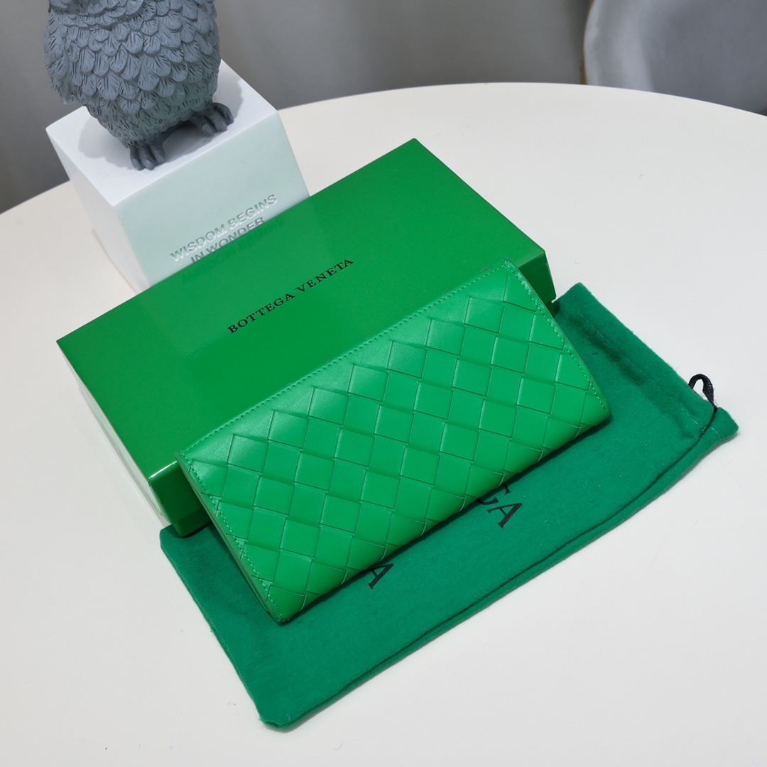 ボッテガ?ヴェネタ「Bottega Veneta」 カセット ロングウォレット