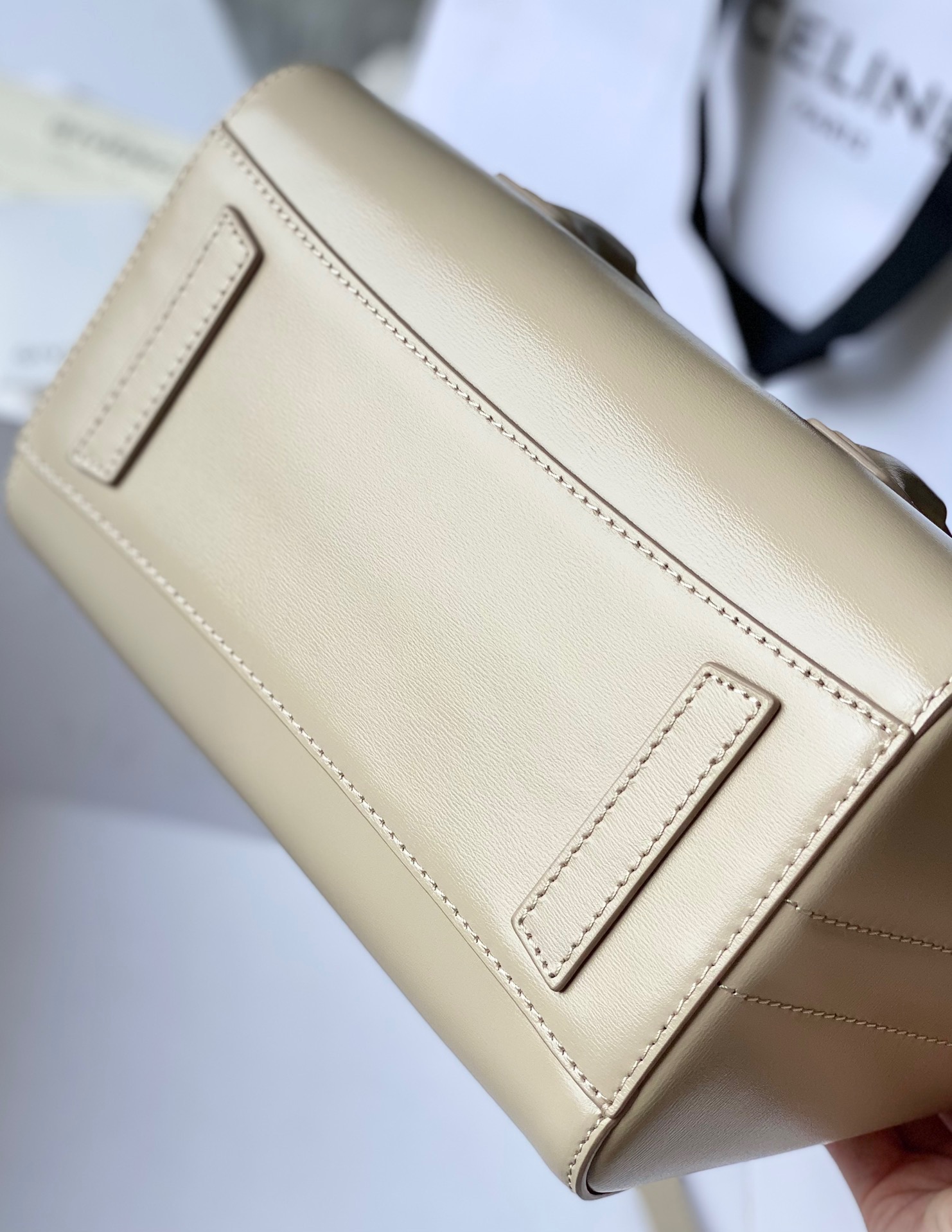ジバンシィ「Givenchy」スモール アンティゴナ ボックスレザー バッグ
