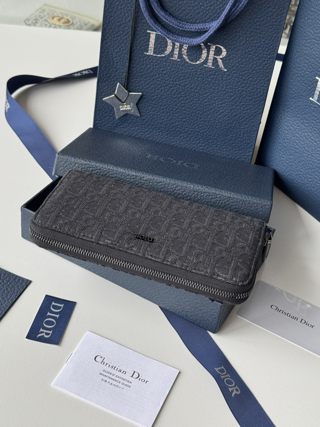 ディオール「Dior」ジップアラウンド ロングウォレット