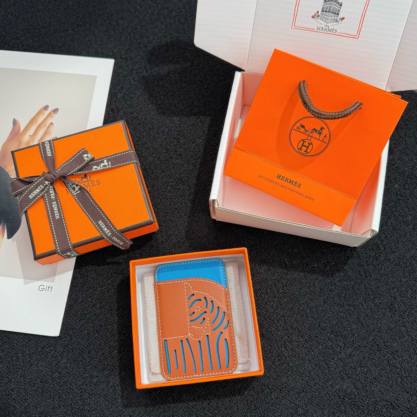【限定新入荷】エルメス Cheval MagSafe 本革カードケース「12 シリーズ以降全 iPhone 対応」