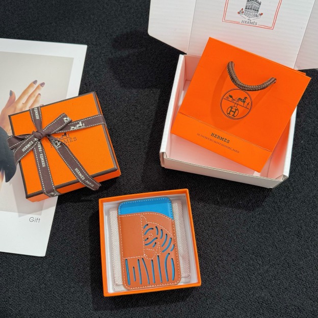 【限定新入荷】エルメス Cheval MagSafe 本革カードケース「12 シリーズ以降全 iPhone 対応」