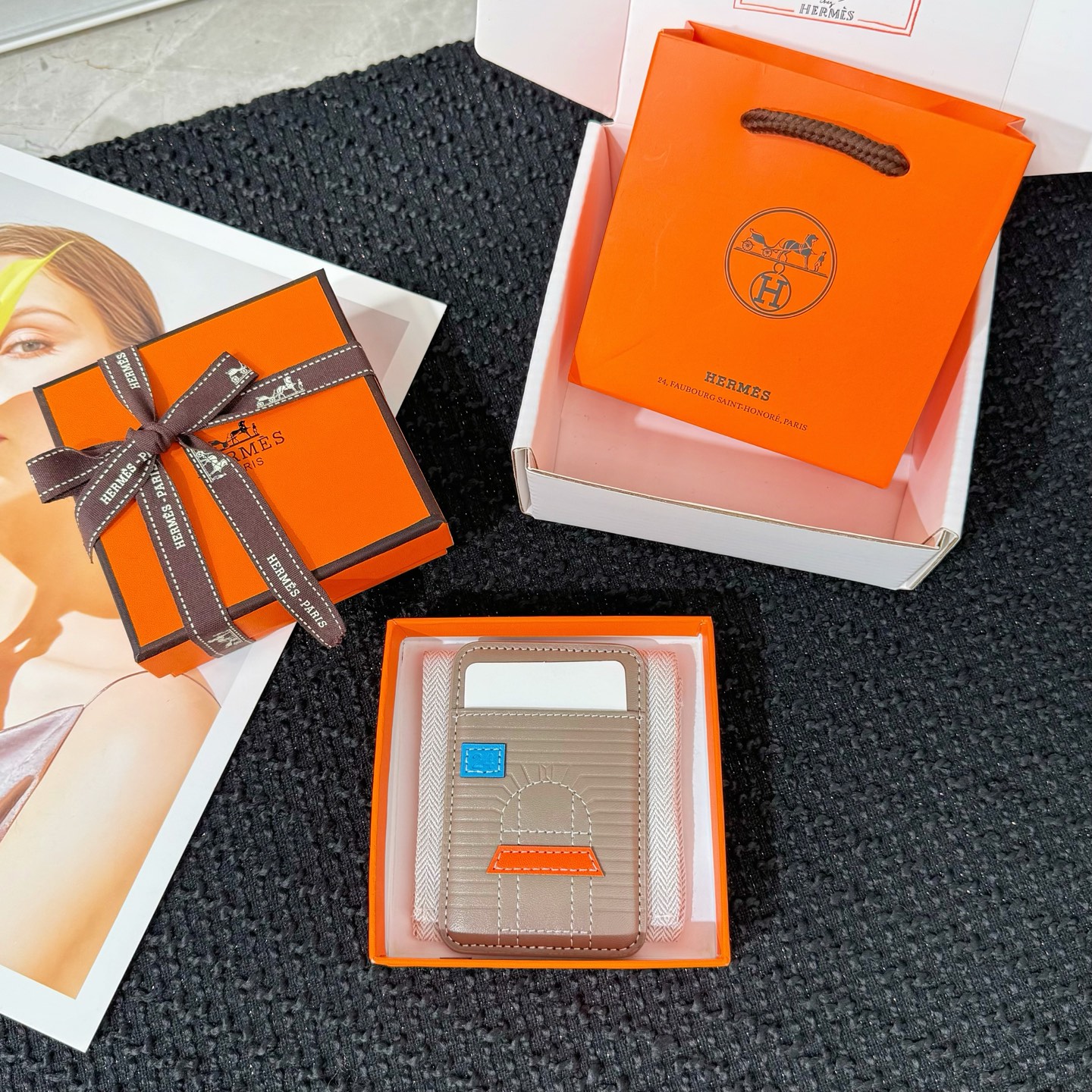 【限定新入荷】エルメス Cheval MagSafe 本革カードケース「12 シリーズ以降全 iPhone 対応」