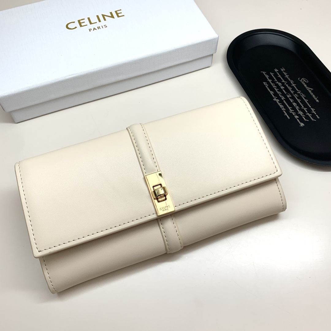 セリーヌ「Celine」TRIOMPHE CUIR ラージジップウォレット