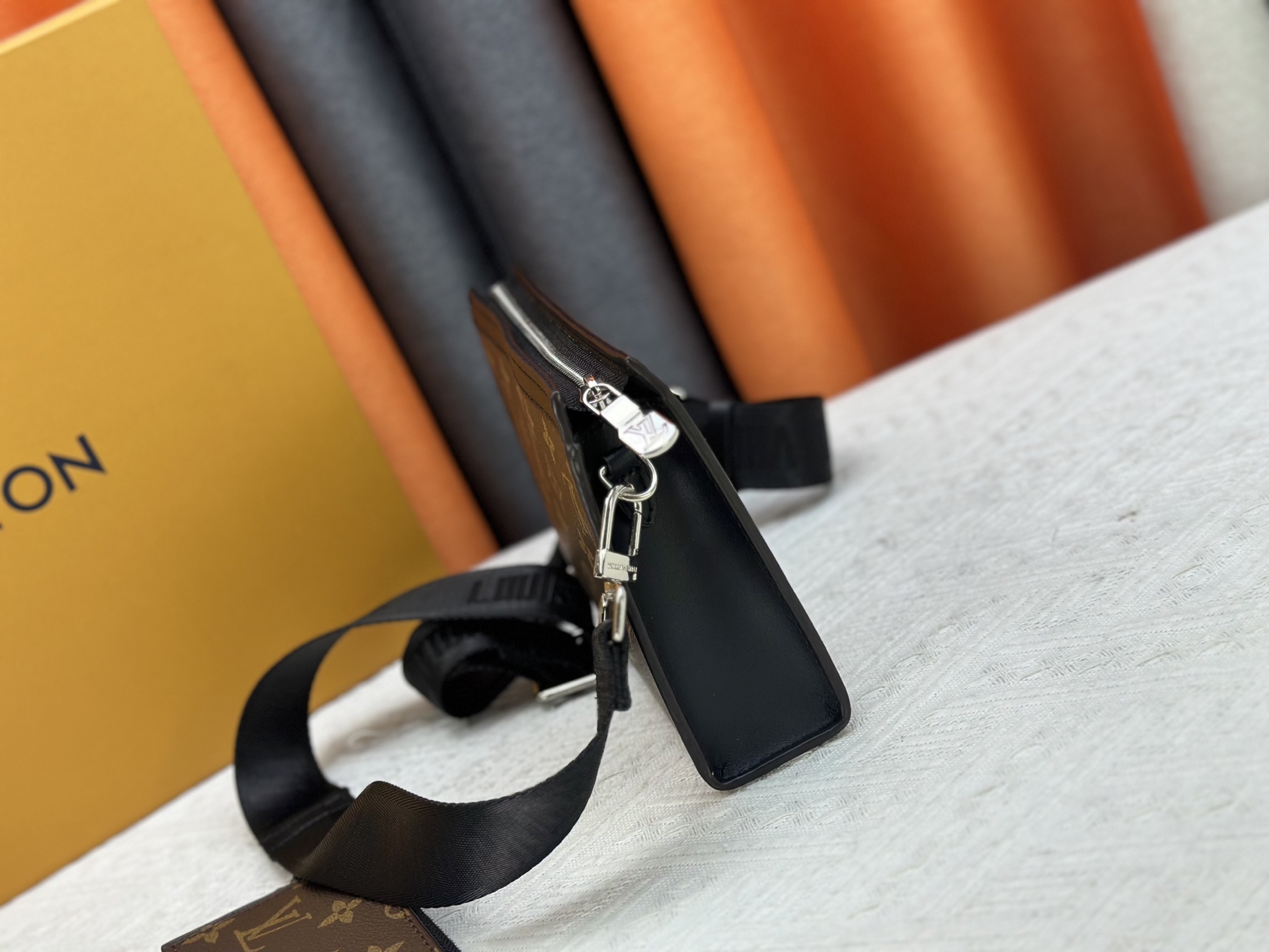 ルイ・ヴィトン「Louis Vuitton」ガストン･ウェアラブル･ウォレット