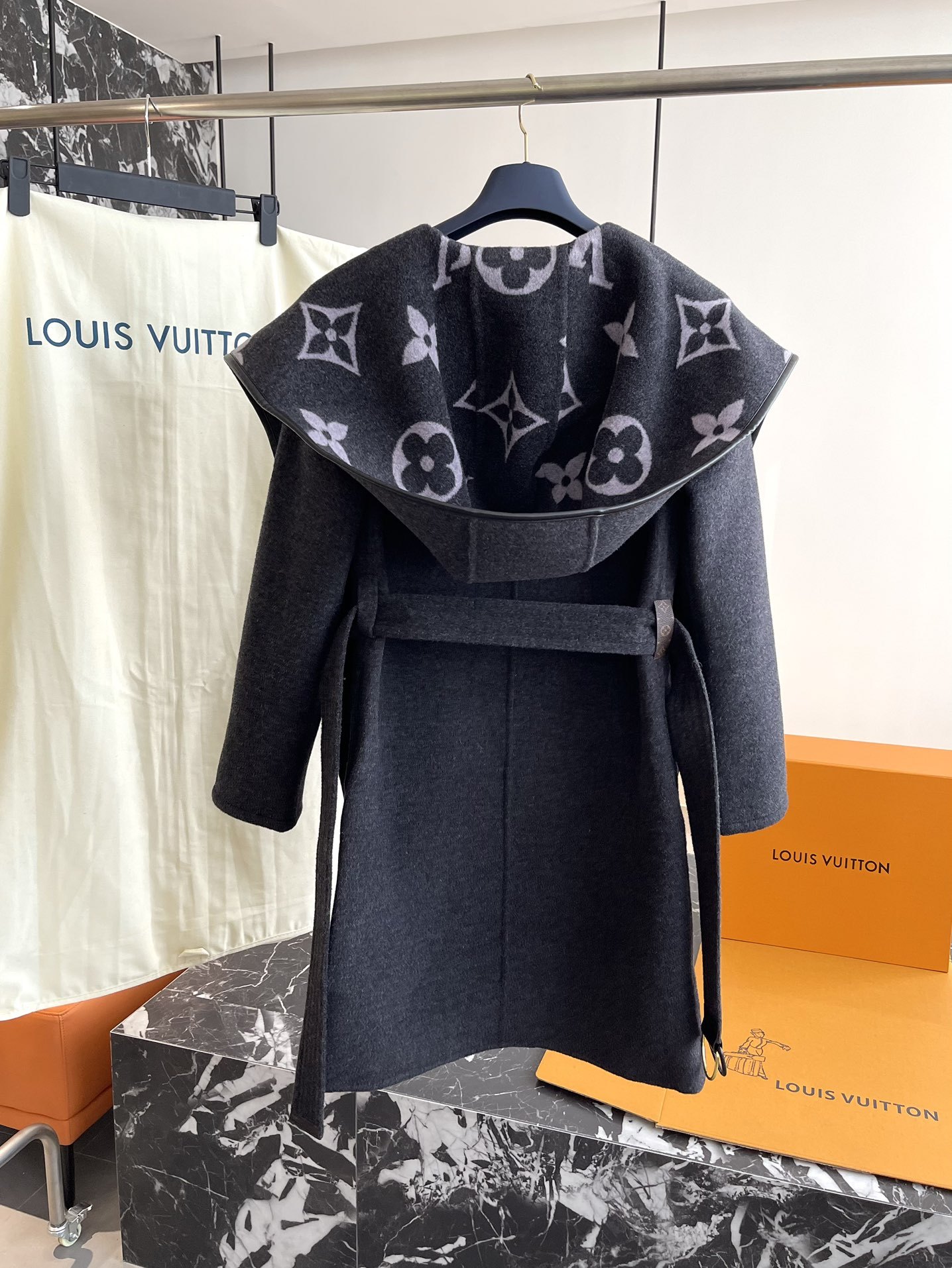 ルイ・ヴィトン「Louis Vuitton」秋冬 レディース ワップルフードロングコート