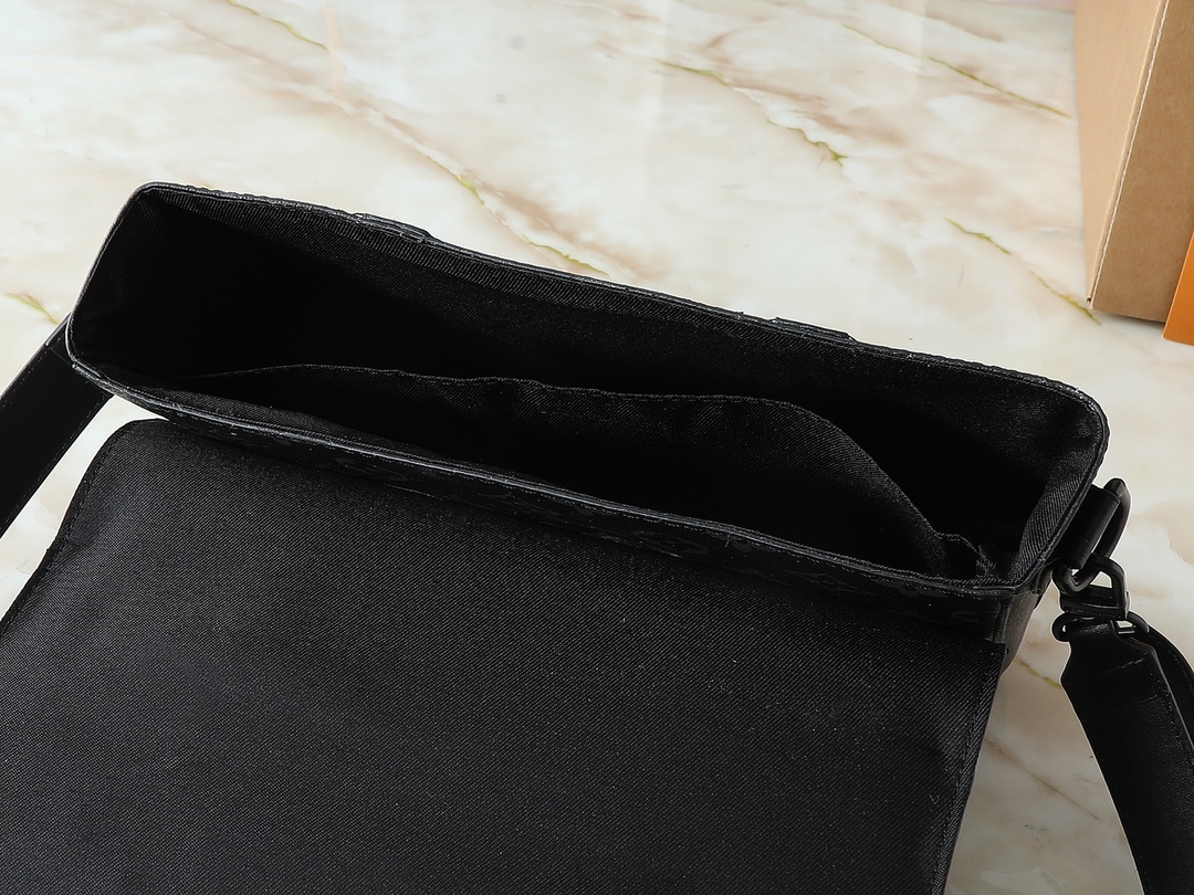 ルイ・ヴィトン「Louis Vuitton」Trunk メッセンジャーバッグ