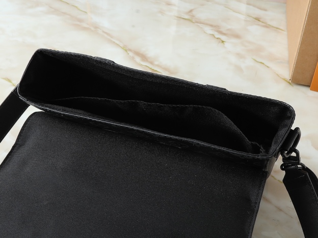 ルイ・ヴィトン「Louis Vuitton」Trunk メッセンジャーバッグ