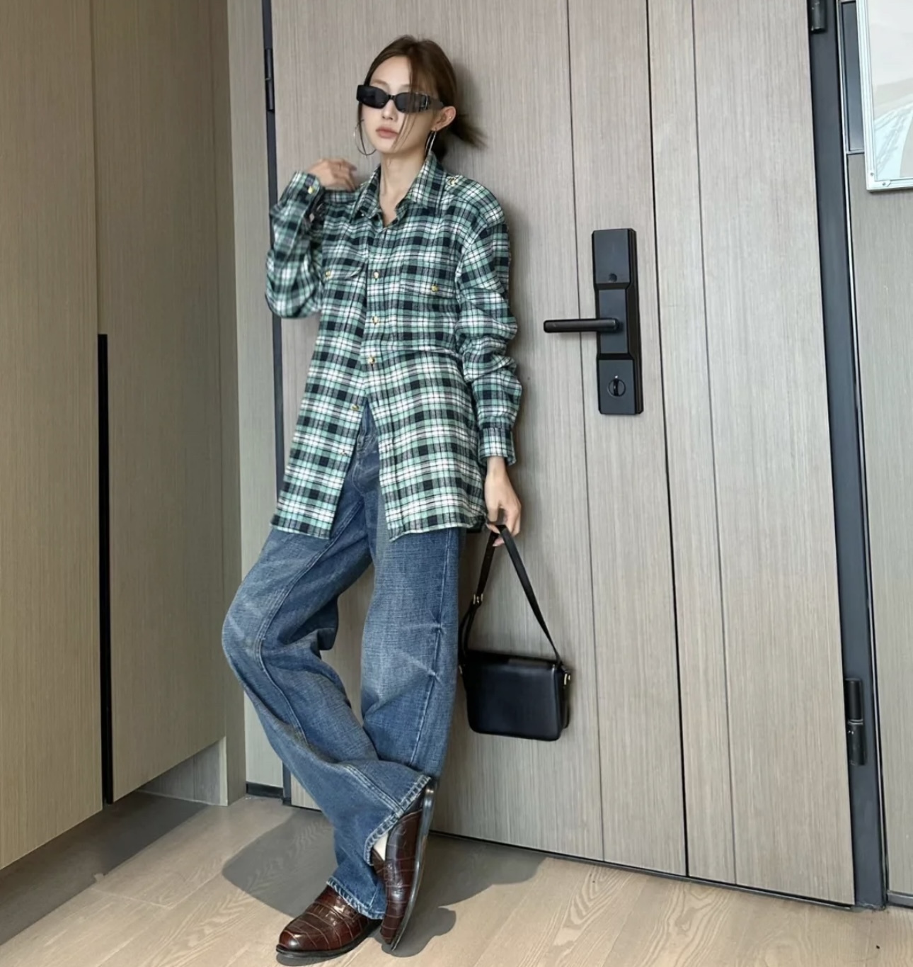 CELINE セリーヌ 24Fw  緑色のチェック柄（ごしょくのチェックがら）の竹節紗（ちくせつしゃ）素材の長袖シャツ