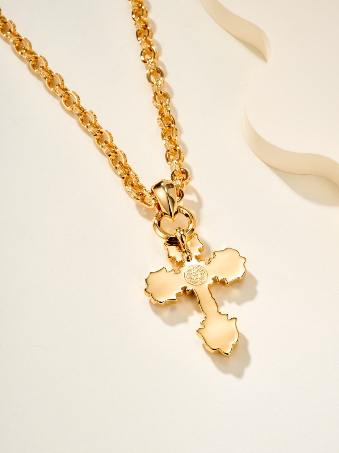 クロムハーツ「Chrome Hearts」のクラシックネックレス - 日常に上品なアクセントを添えるユニセックスモデル