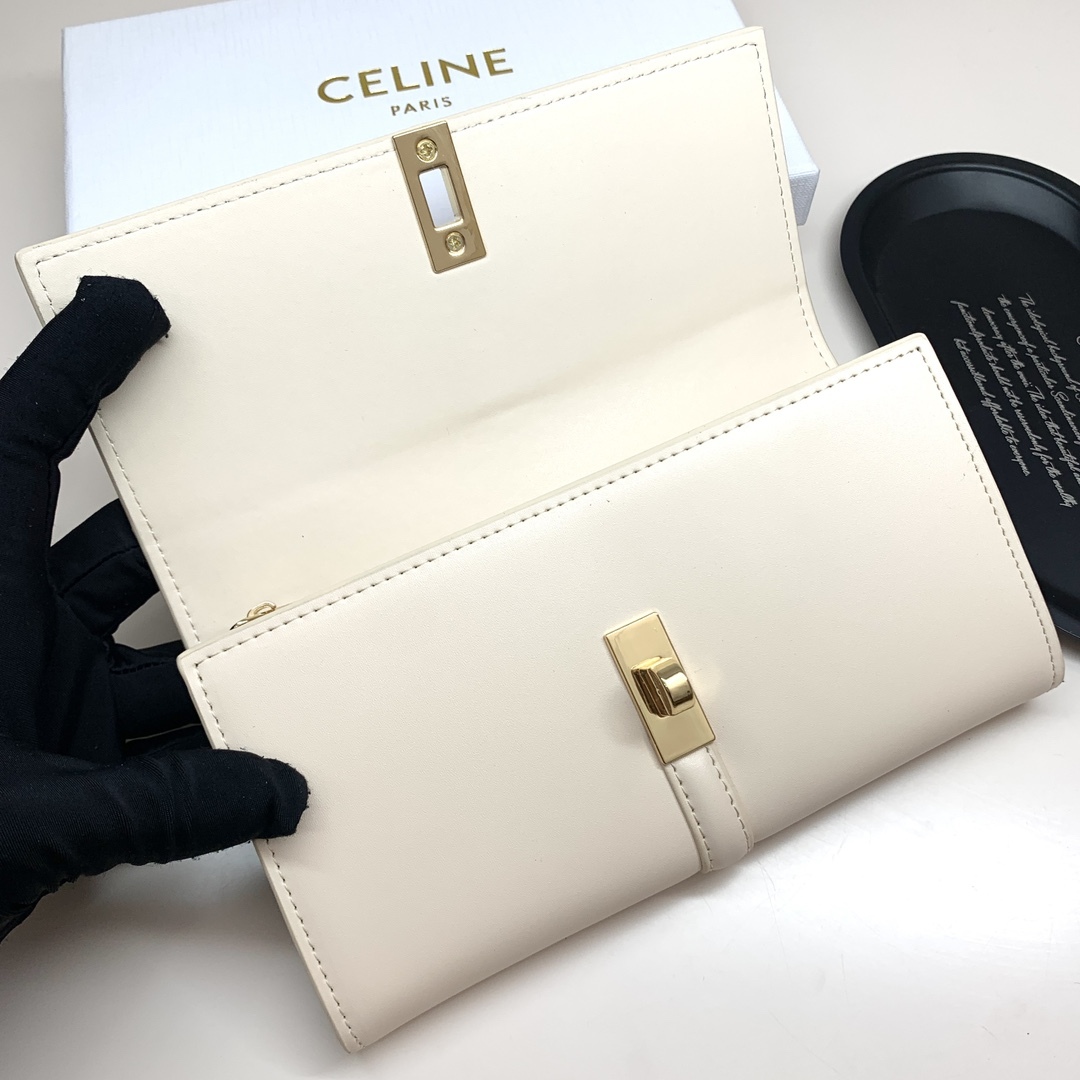 セリーヌ「Celine」TRIOMPHE CUIR ラージジップウォレット
