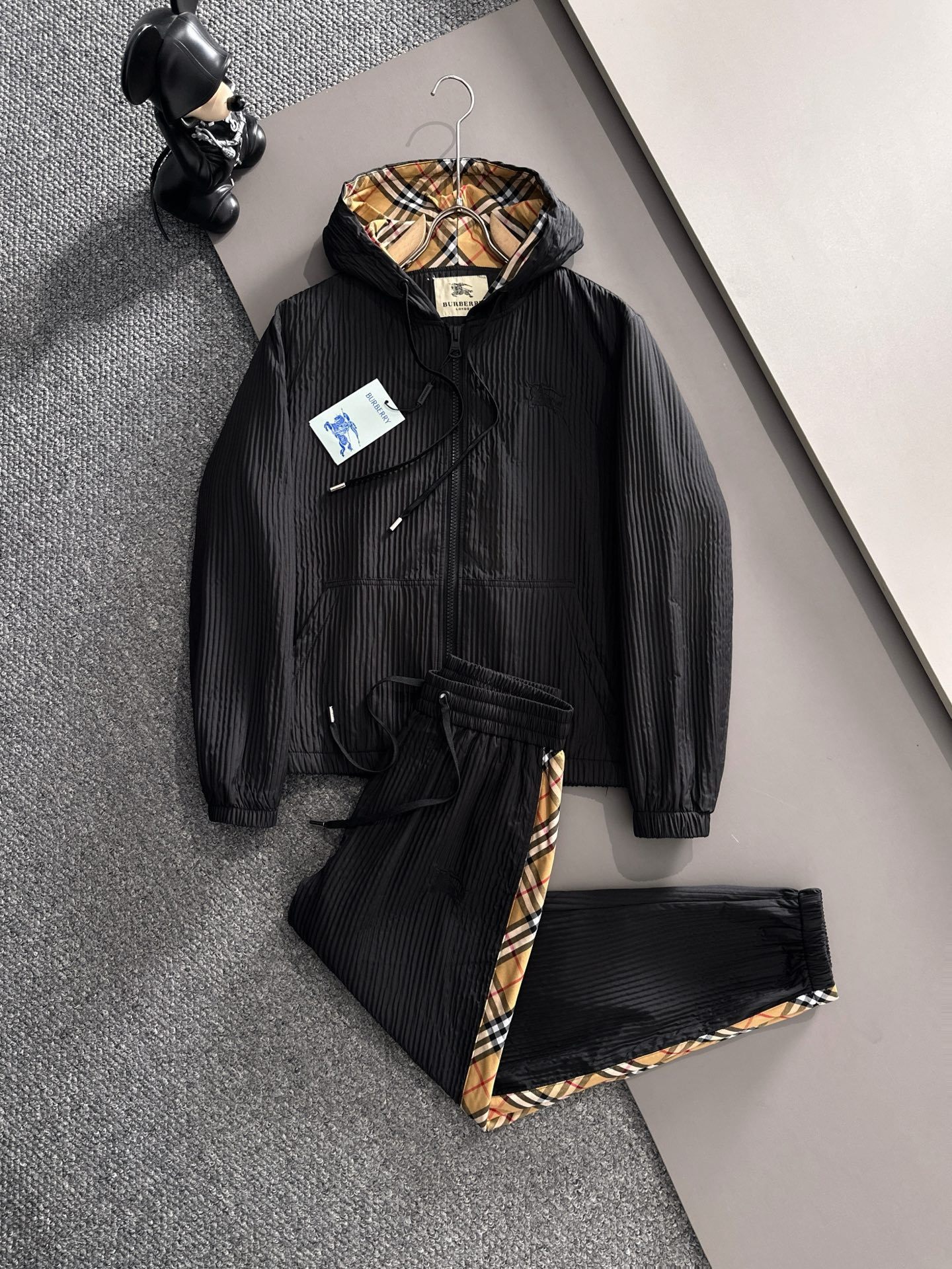 バーバリー「Burberry」秋冬 メンズカジュアルスポーツセット