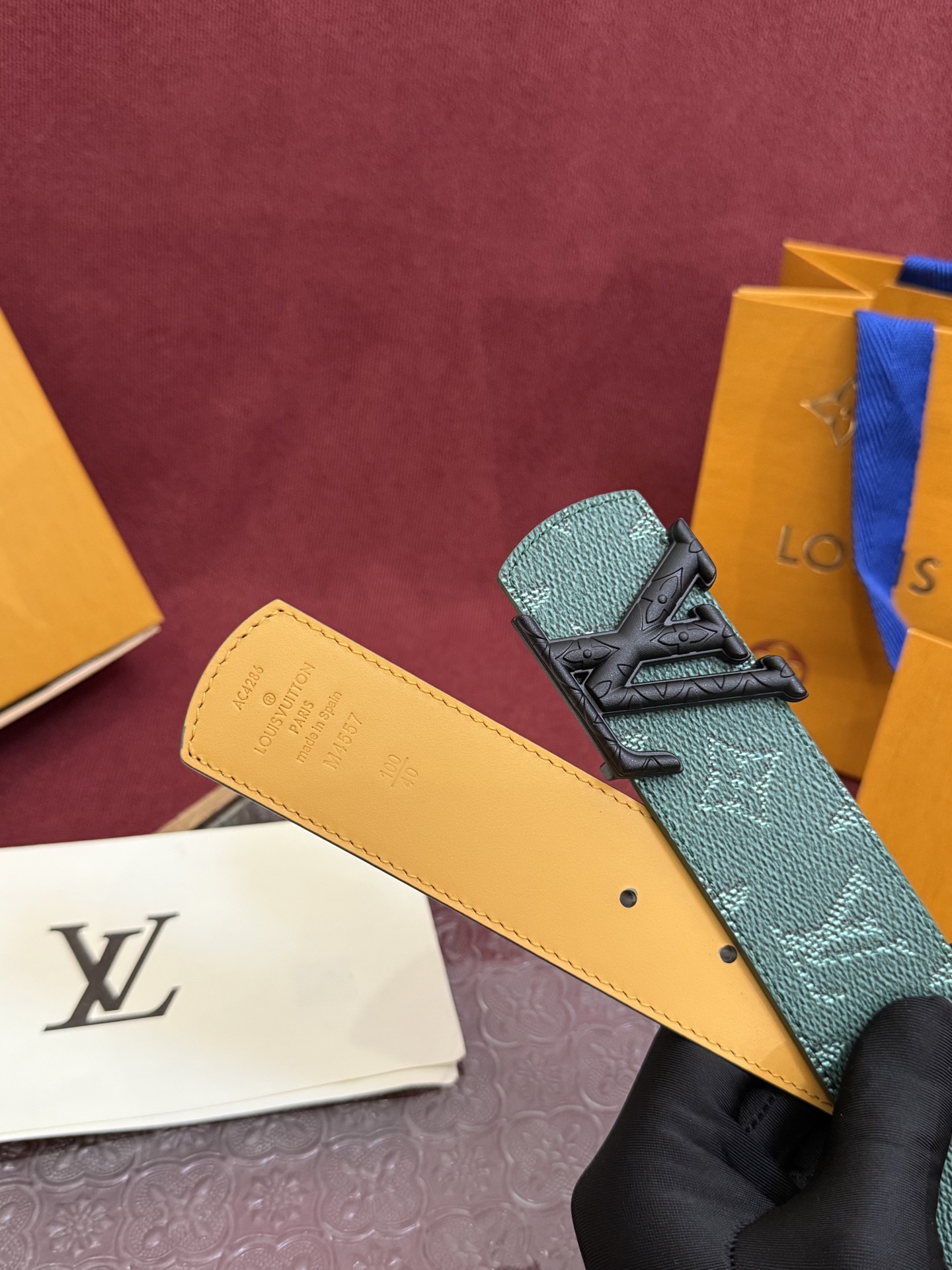 【日本未入荷】ルイヴィトン LV Dimension 両面使いベルト 40mm（全長約 100cm）