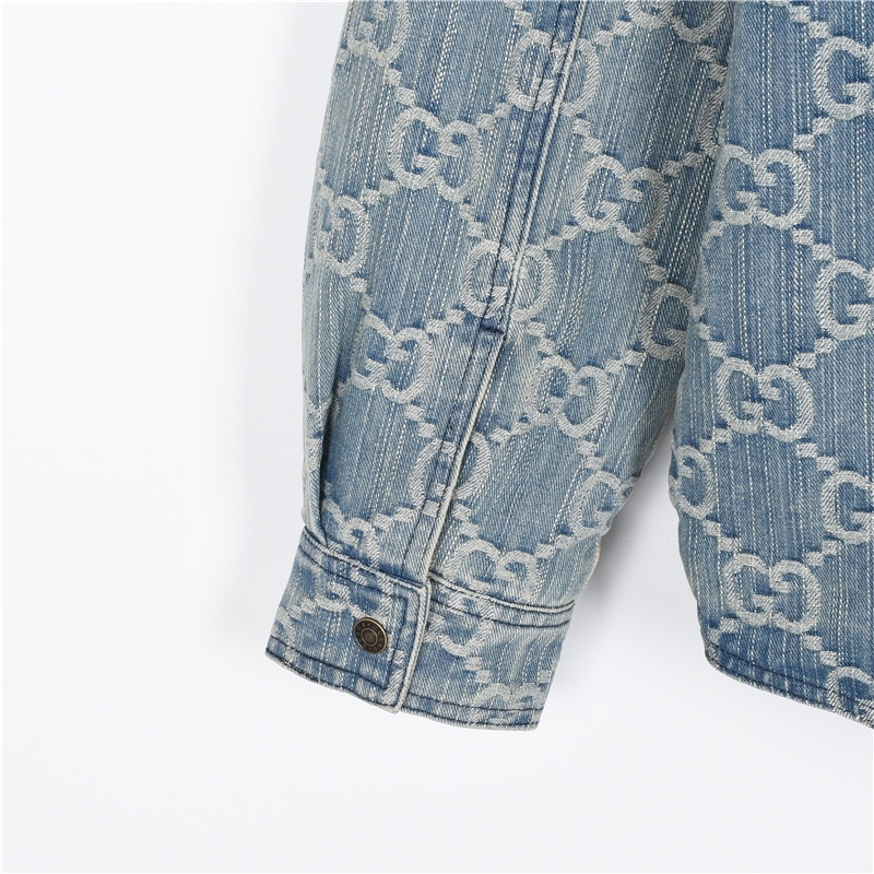 Gucci の GG ジャカード柄のデニム生地の綿入れシャツ