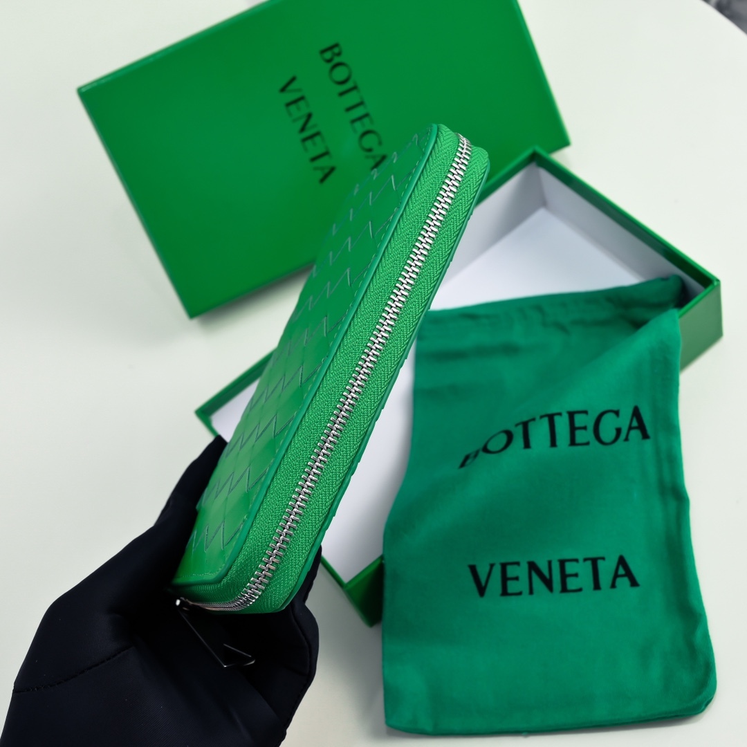 ボッテガ?ヴェネタ「Bottega Veneta」 カセット ロングウォレット