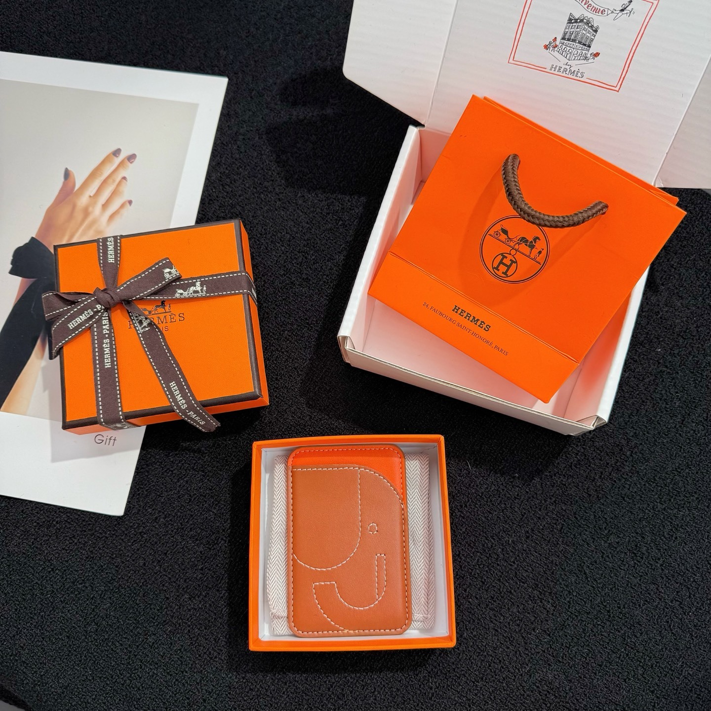 【限定新入荷】エルメス Cheval MagSafe 本革カードケース「12 シリーズ以降全 iPhone 対応」