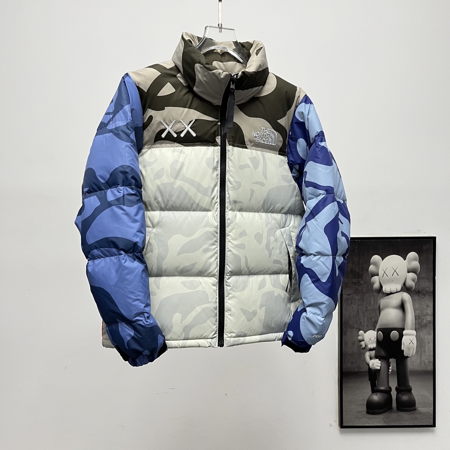ザ・ノースフェイス XX KAWS 夢のコラボレーション ファッションフーディダウンジャケット 男女兼用