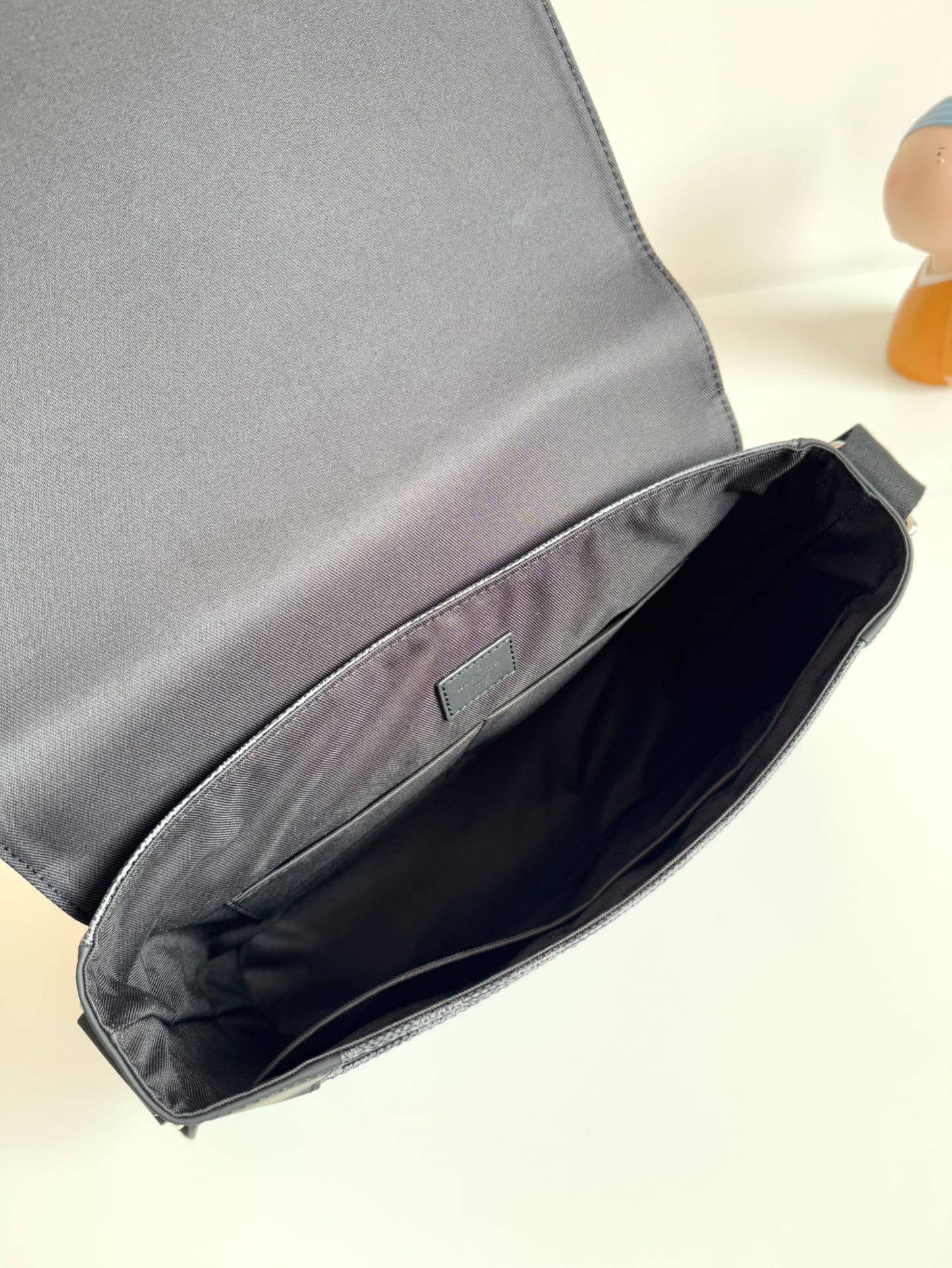 ルイ・ヴィトン「Louis Vuitton」ディストリクト メッセンジャーバッグ