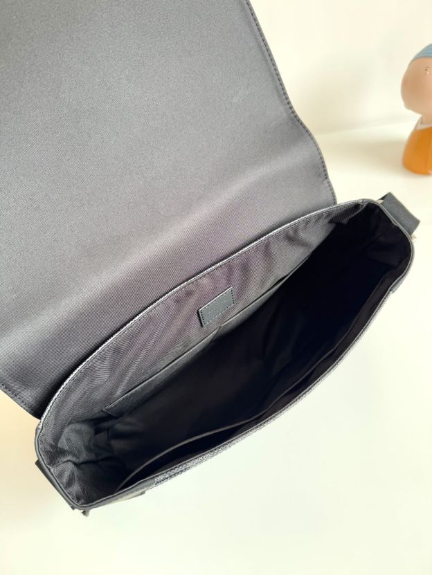 ルイ・ヴィトン「Louis Vuitton」ディストリクト メッセンジャーバッグ