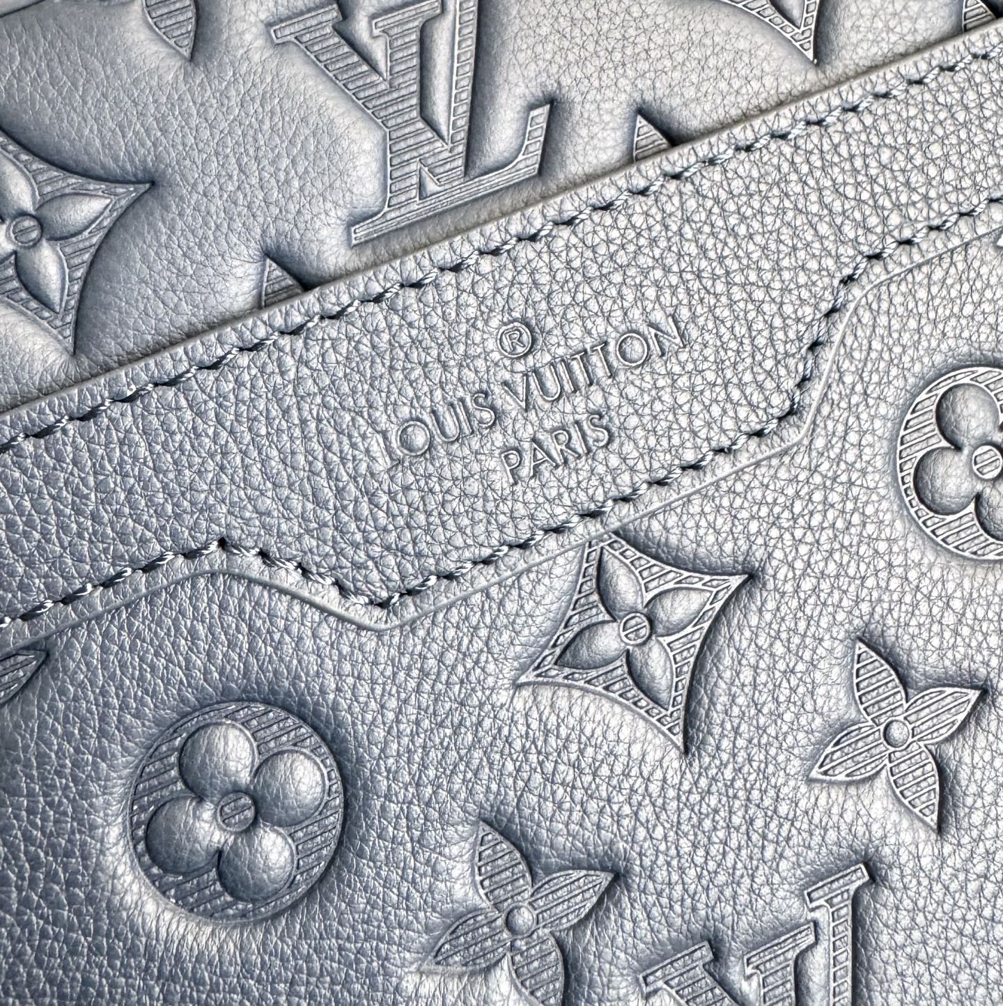 ルイ・ヴィトン「Louis Vuitton」スタイリッシュ メッセンジャーバッグ