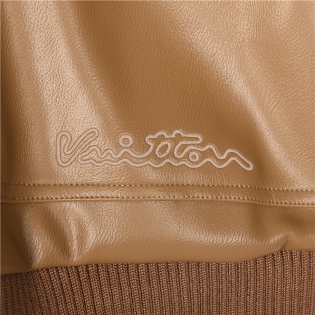 Louis Vuitton / ルイ・ヴィトン 23Fw（2024 年秋冬） 両面式のフード付きウェストタイトなジャケット。