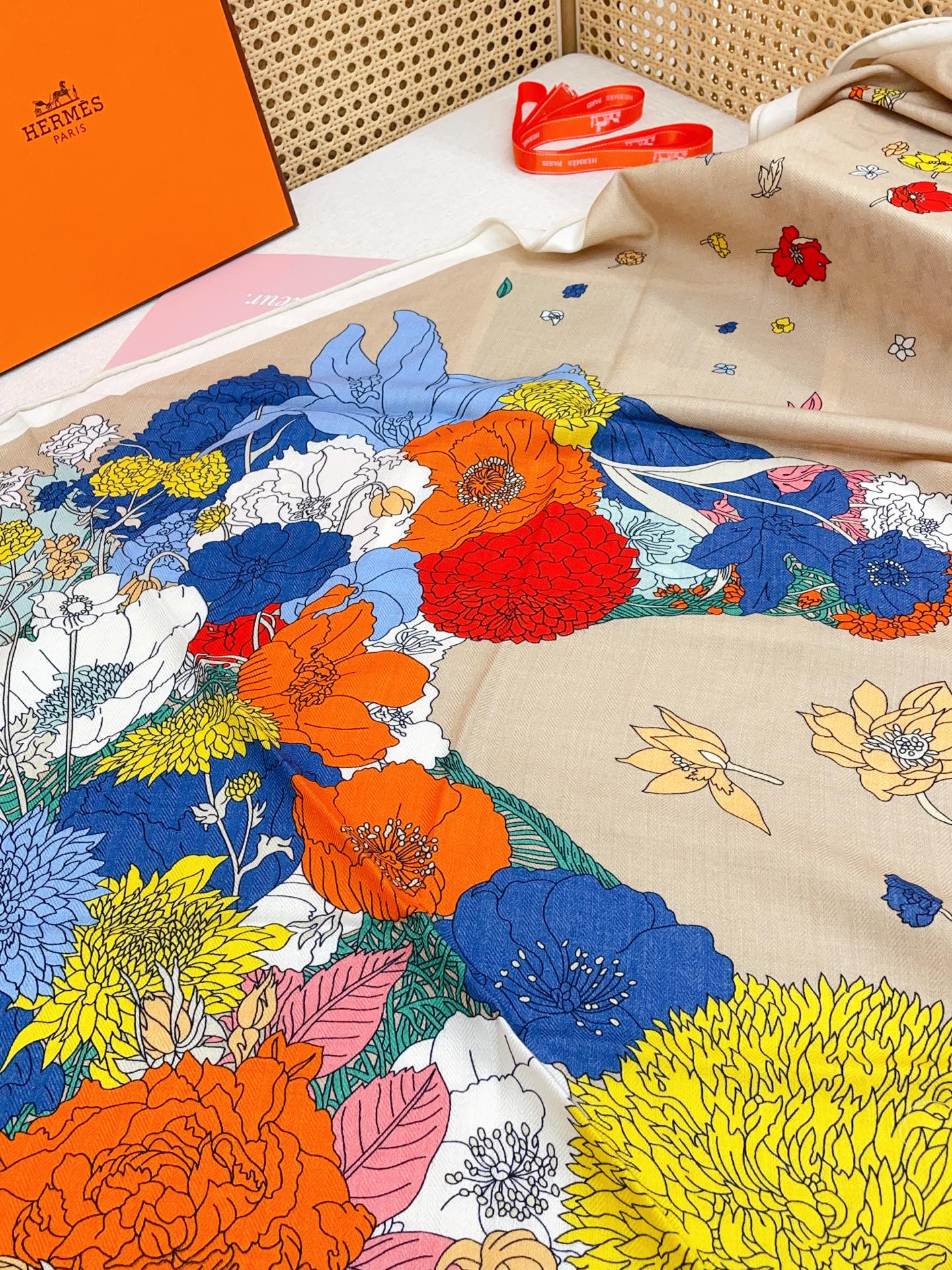 エルメス 新作ファッションアイテム カシミア三角スカーフ