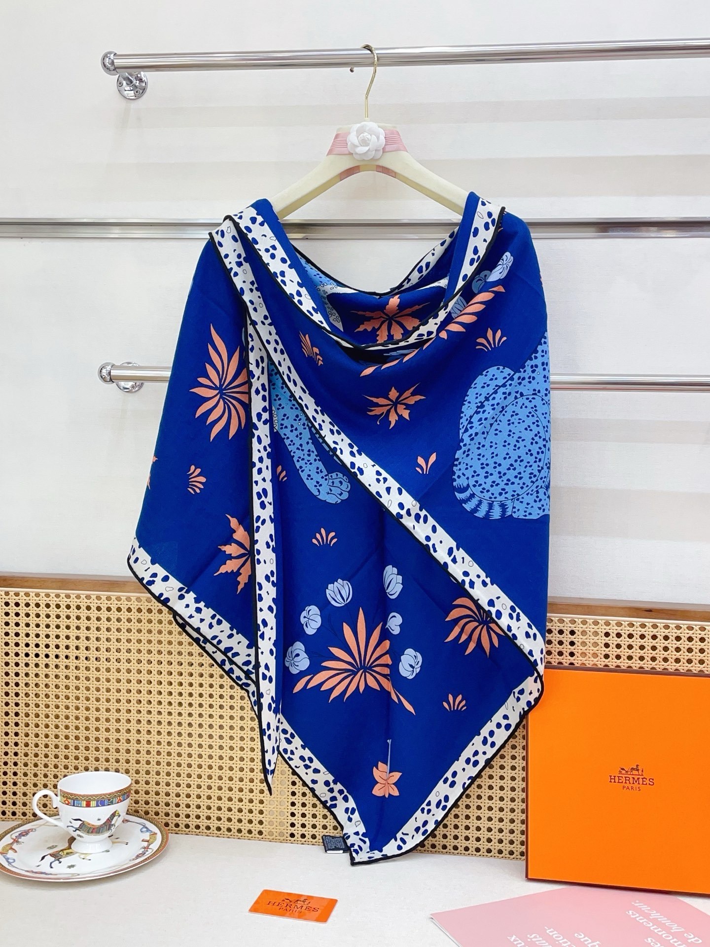 エルメス 新作ファッションアイテム カシミア三角スカーフ