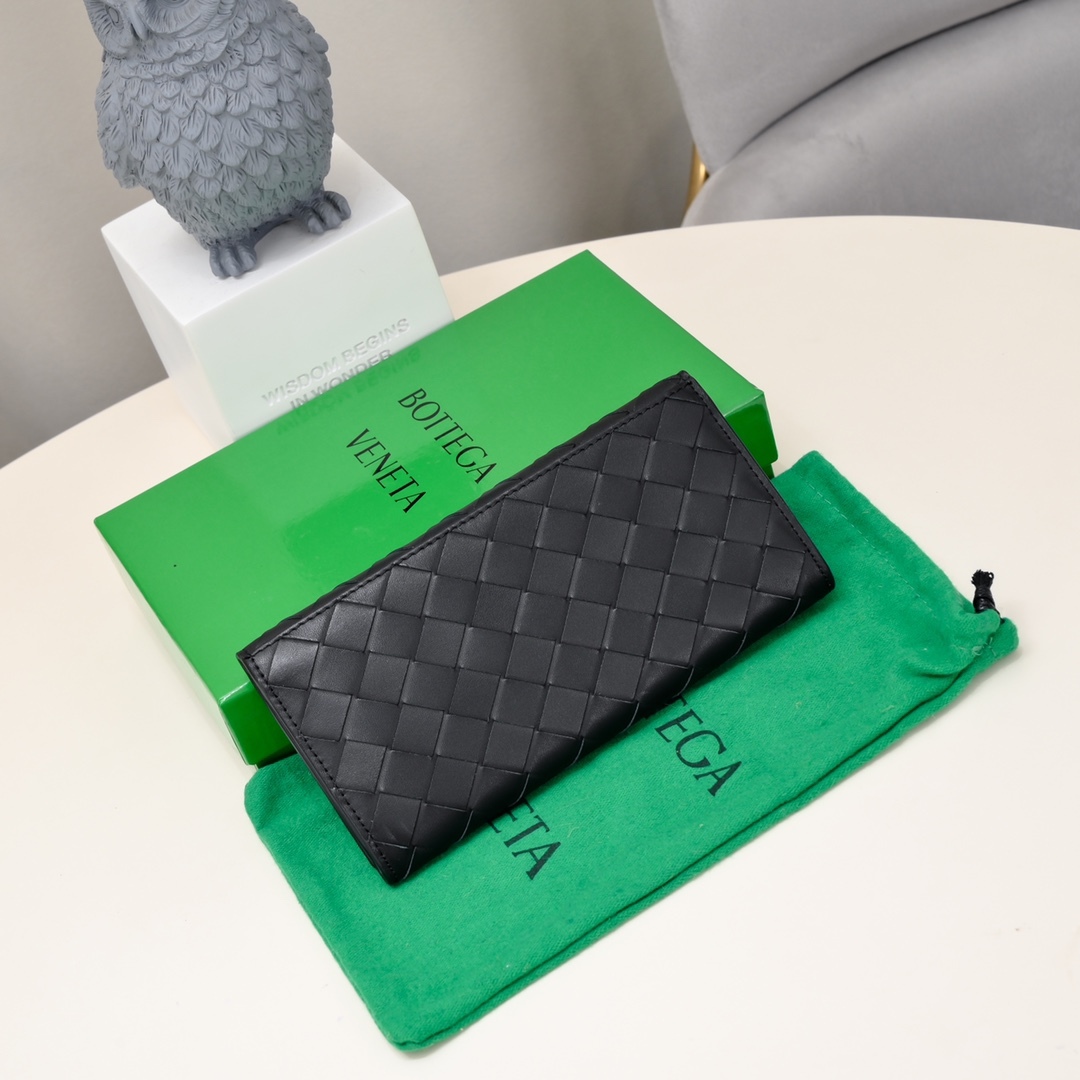 ボッテガ?ヴェネタ「Bottega Veneta」 カセット ロングウォレット
