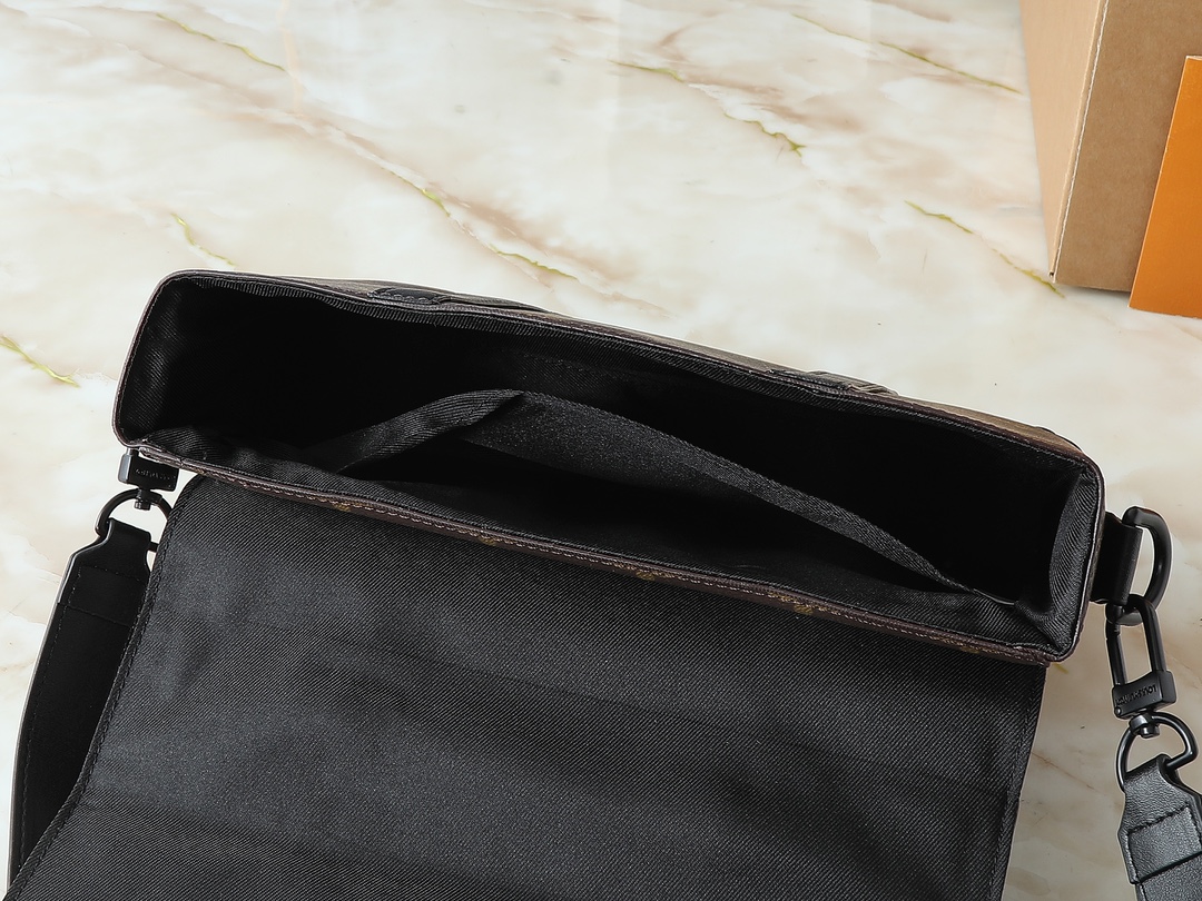 ルイ・ヴィトン「Louis Vuitton」Trunk メッセンジャーバッグ