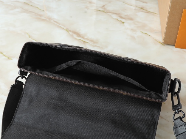 ルイ・ヴィトン「Louis Vuitton」Trunk メッセンジャーバッグ