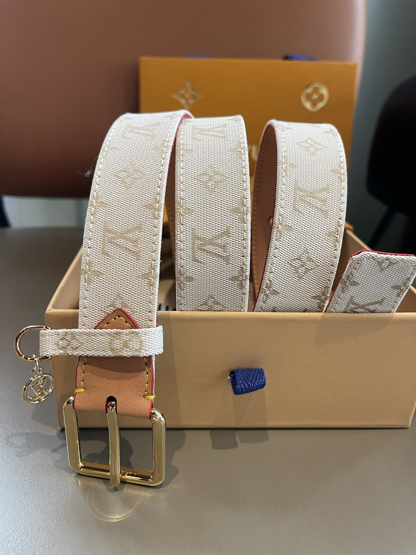 【新商品入荷】Louis Vuitton クラシックハイクオリティベルト「全長約 100cm」
