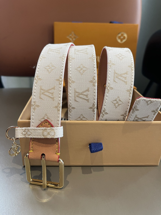 【新商品入荷】Louis Vuitton クラシックハイクオリティベルト「全長約 100cm」