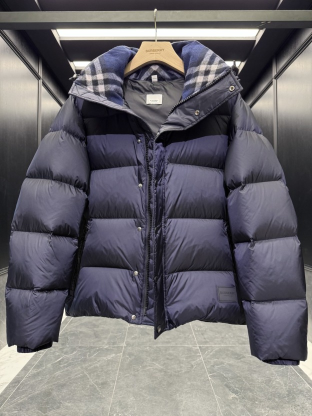バーバリー「Burberry」クラシックウールチェックカラーナイロンダウンジャケット