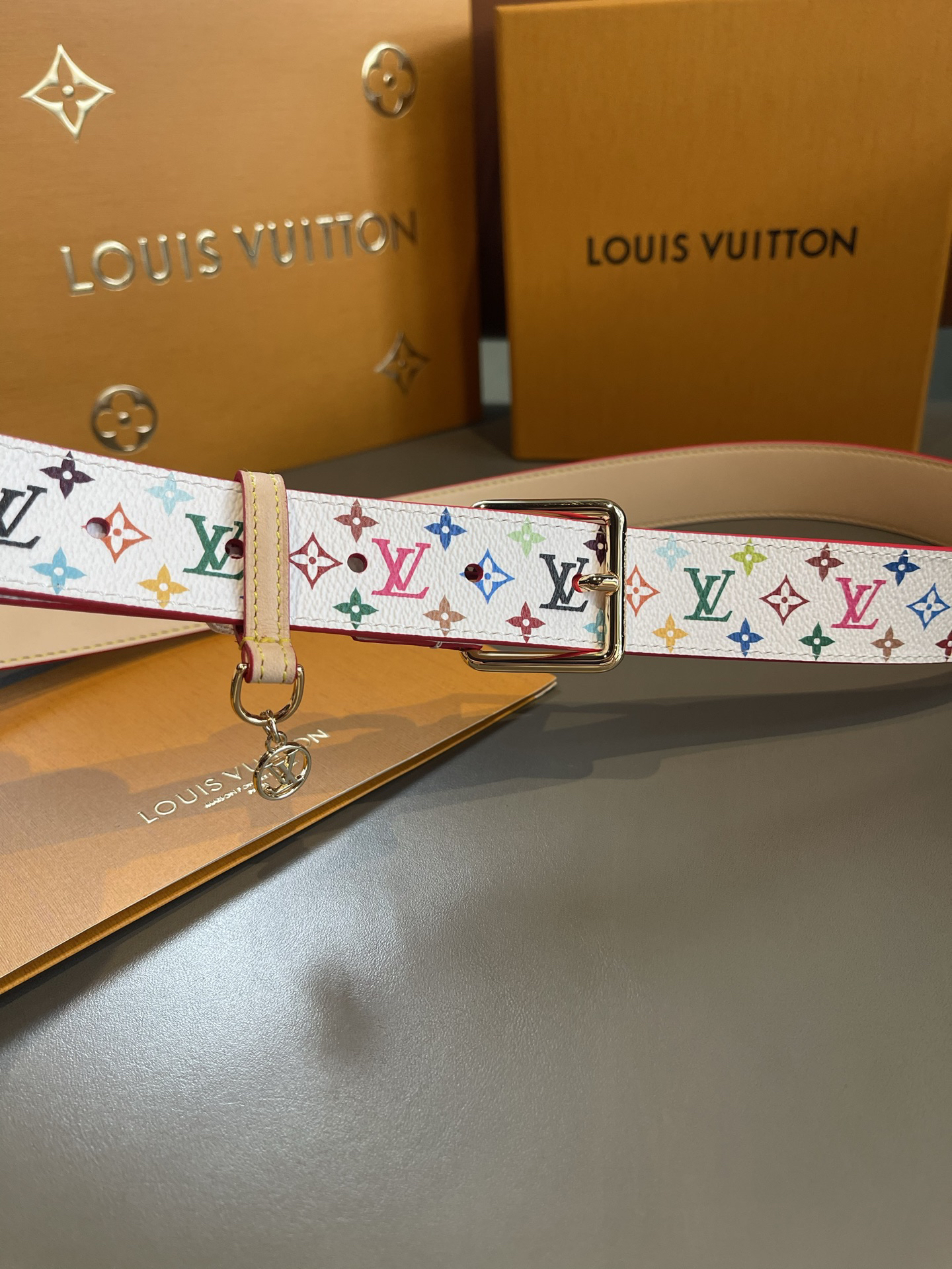 【新商品入荷】Louis Vuitton クラシックハイクオリティベルト「全長約 100cm」