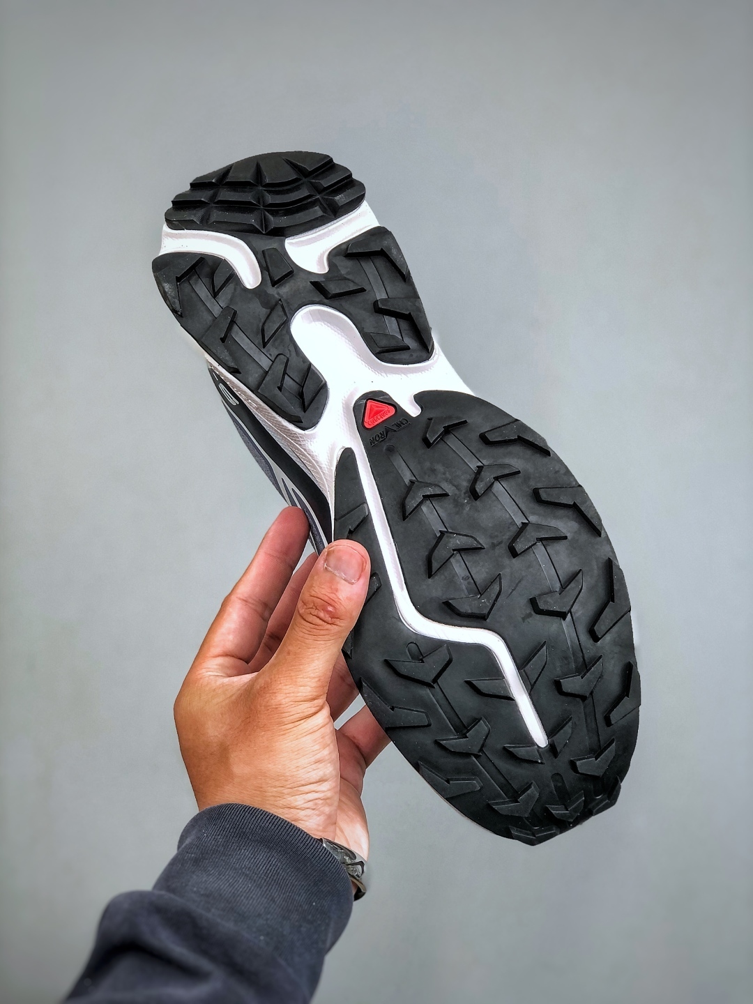 サロモン「SALOMON」XT-6 ユニセックス スポーツスタイルシューズ