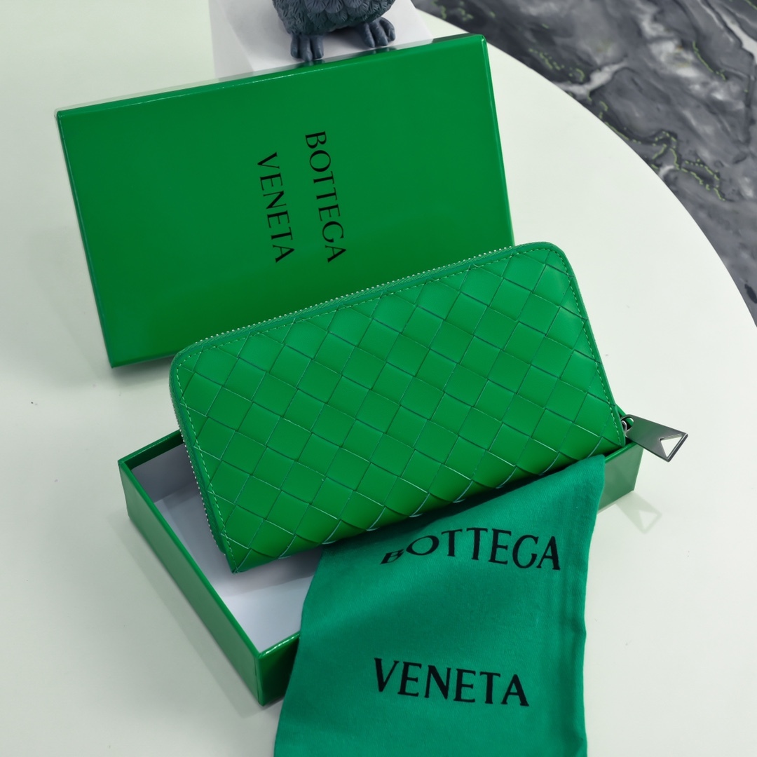 ボッテガ?ヴェネタ「Bottega Veneta」 カセット ロングウォレット