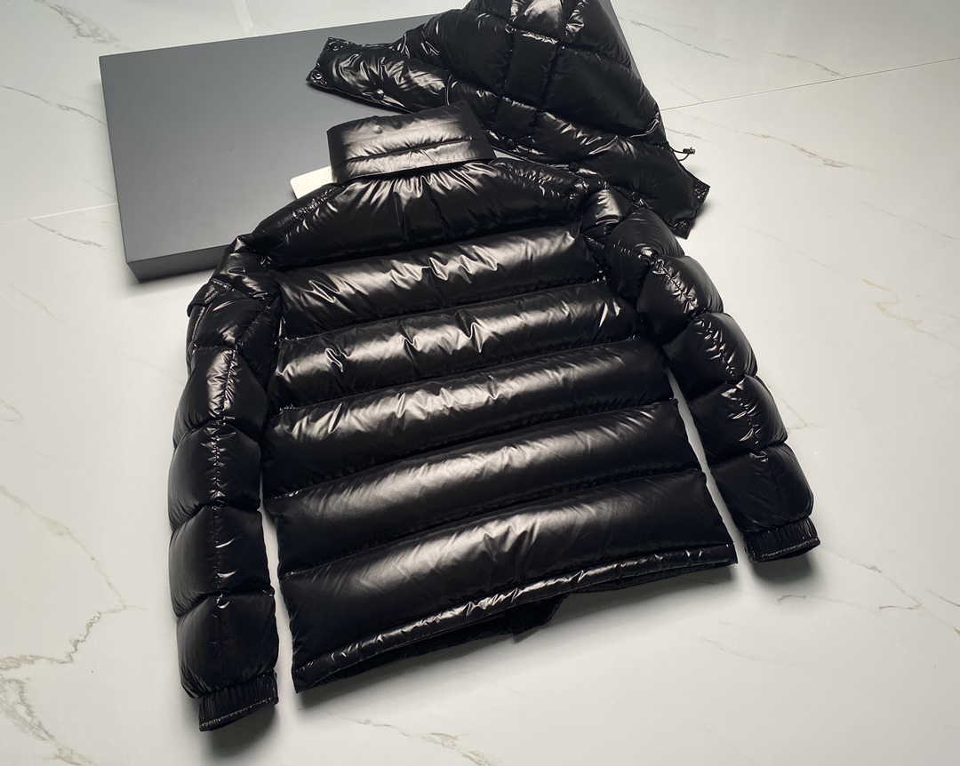 モンクレール Maya メンズ ショート丈 フード付き ダウンジャケット