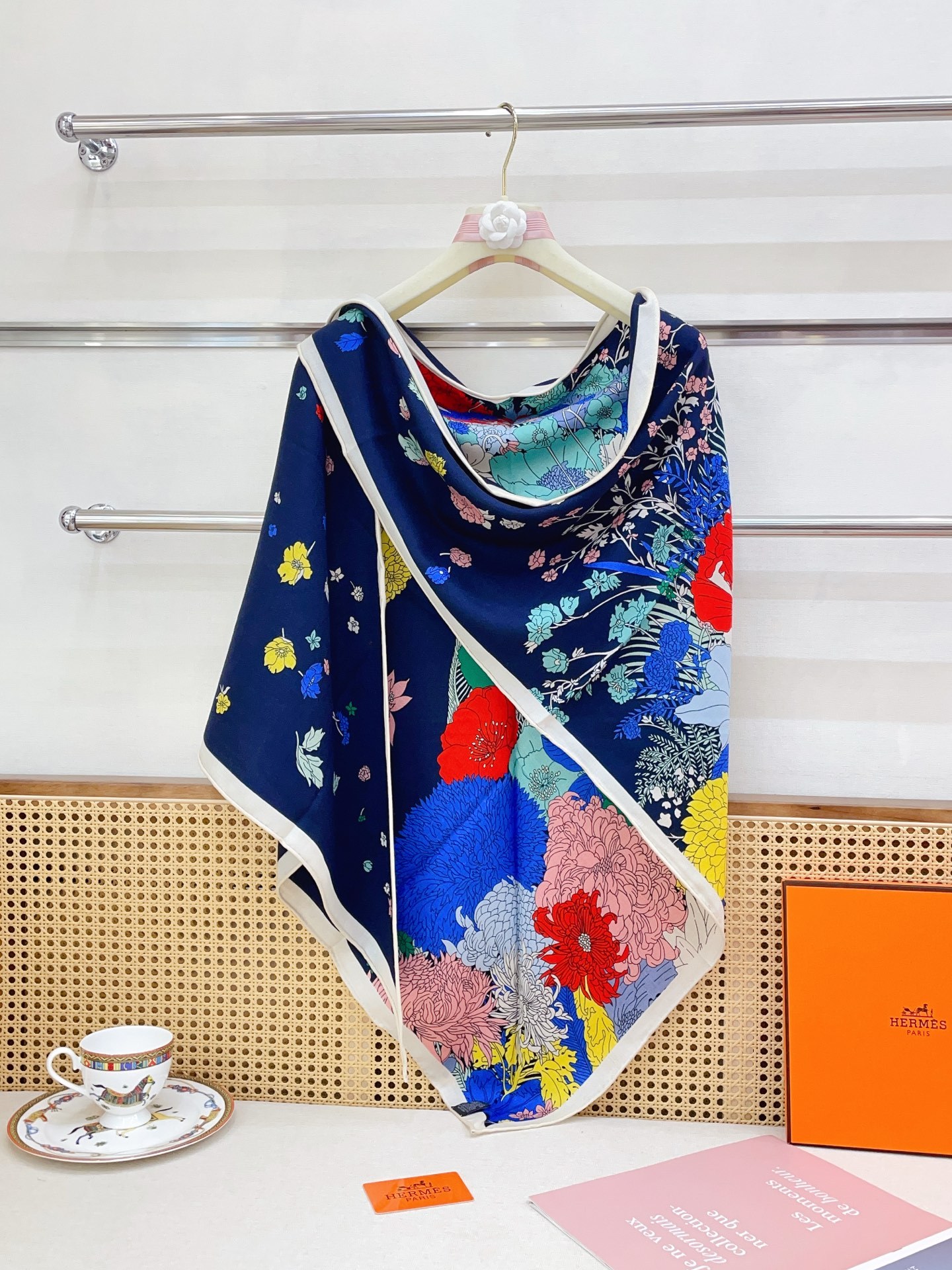 エルメス 新作ファッションアイテム カシミア三角スカーフ